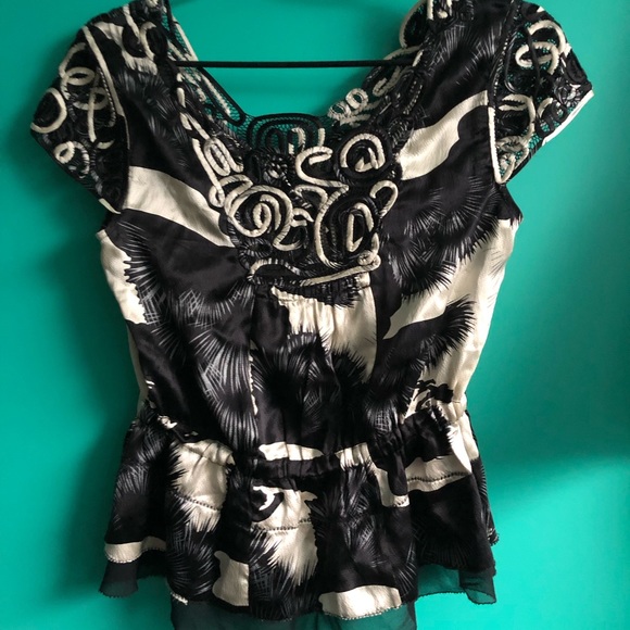 Leifsdottir 100% silk embroidered cap sleeve top - Picture 1 of 7